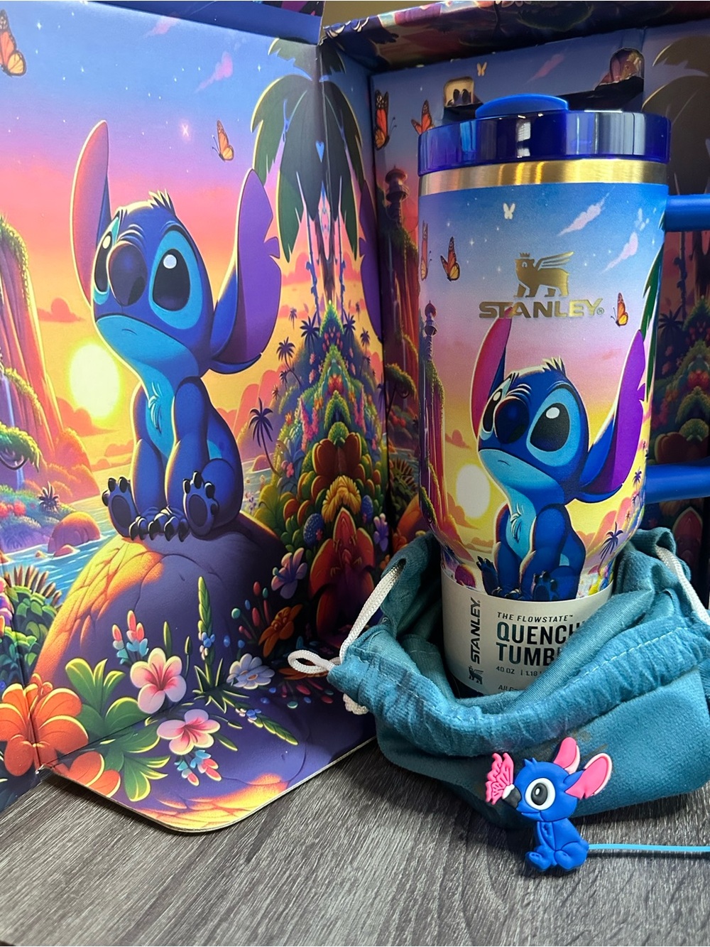 Stanley Blue & Purple Lilo & Stitch Sunset Illustration Box - Picture 3 of 5